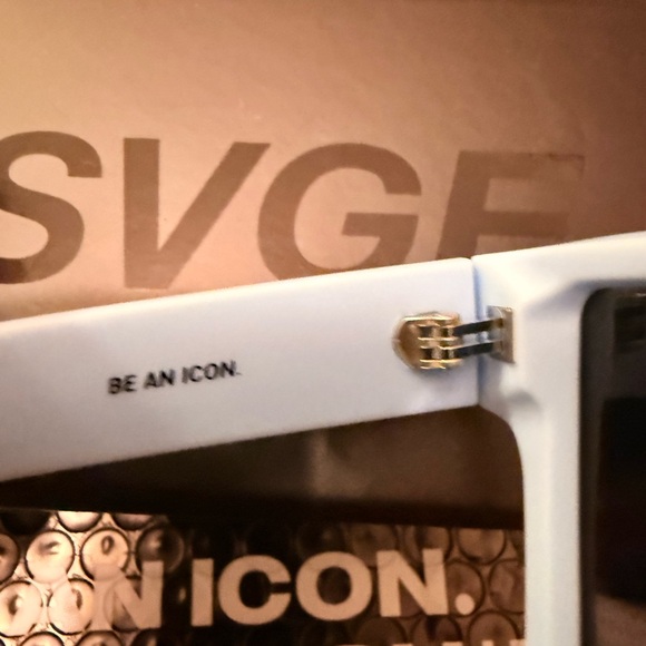 TWO SVGE - ICON - MIRAGE SUNGLASSES - Picture 9 of 14
